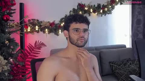 Im Chirs IM MODEL INDEPENDT online show from December 3, 2024, 6:17 pm