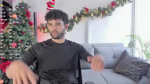 Im Chirs IM MODEL INDEPENDT online show from December 10, 2024, 4:38 pm