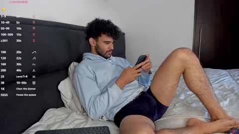 Im Chirs IM MODEL INDEPENDT online show from January 22, 2025, 7:03 pm