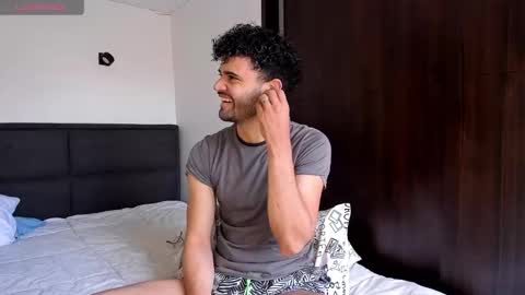 Im Chirs IM MODEL INDEPENDT online show from January 30, 2025, 4:13 pm