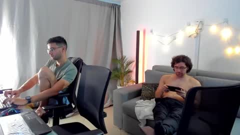 Im Chirs IM MODEL INDEPENDT online show from March 12, 2025, 4:19 am