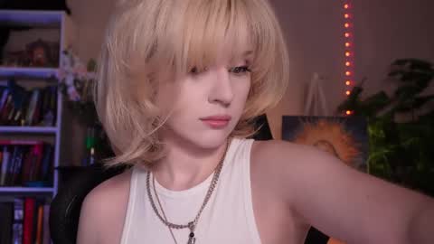 chriss_foxx online show from May 9, 2026, 3:50 pm