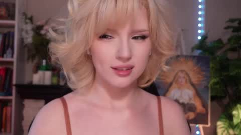chriss_foxx online show from May 16, 2026, 3:44 pm
