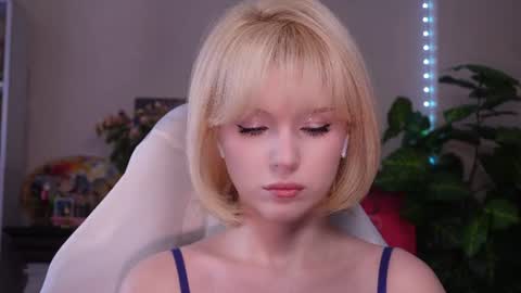 chriss_foxx online show from July 15, 2026, 3:39 pm
