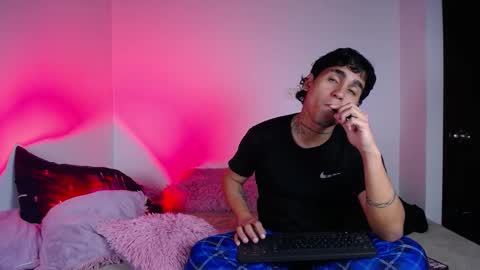 Christian Wang online show from October 14, 2025, 12:55 am