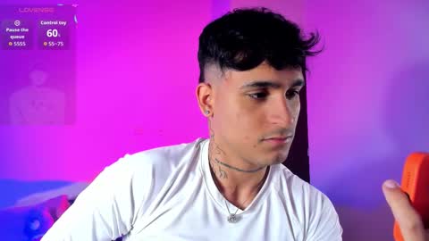 Christian Wang online show from November 14, 2025, 10:51 pm