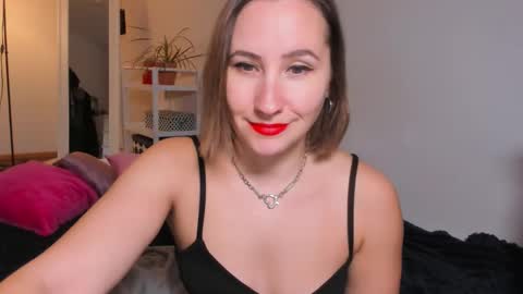 christina rosse online show from November 3, 2025, 12:39 pm