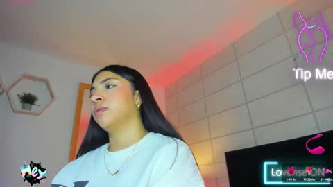 Christine  online show from October 15, 2025, 12:05 pm