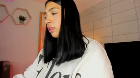 Christine  online show from November 19, 2025, 12:05 pm