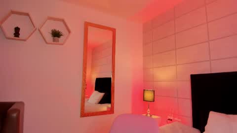 Christine  online show from December 1, 2025, 12:10 pm