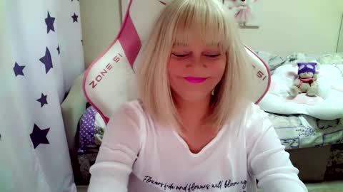 Snapshot of christirose chatting on November 8, 2025, 6:35 am Christi online show from November 8, 2025, 6:35 am