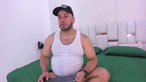 Snapshot of christopher_cruz_ chatting on December 14, 2025, 9:41 pm christopher_cruz_ online show from December 14, 2025, 9:41 pm