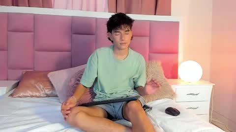 Snapshot of christopher_robin4 chatting on May 1, 2026, 7:51 pm Chris online show from May 1, 2026, 7:51 pm