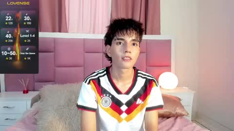 Snapshot of christopher_robin4 chatting on May 18, 2026, 7:52 pm Chris online show from May 18, 2026, 7:52 pm