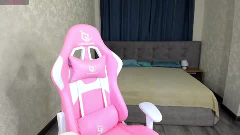 Snapshot of christy_little chatting on February 10, 2025, 1:24 am hristy3 online show from February 10, 2025, 1:24 am
