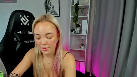 hristy3 online show from November 17, 2025, 12:49 am