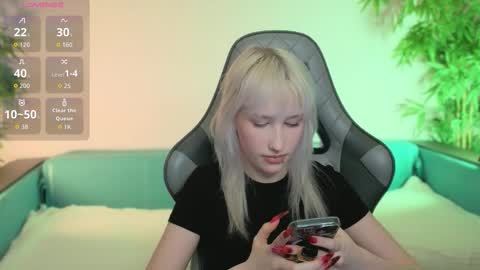 Snapshot of chrome_heartz chatting on February 17, 2026, 2:35 pm EvaBlonde TayaBrunette EliieBlack hair online show from February 17, 2026, 2:35 pm