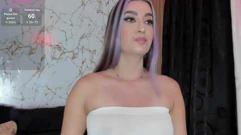 Snapshot of chrystal_golden chatting on April 5, 2026, 10:07 pm Christal Golden online show from April 5, 2026, 10:07 pm