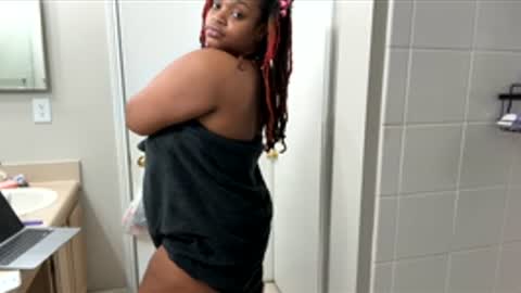 Snapshot of chubbeedweeb chatting on November 30, 2025, 4:38 am EmberEssence online show from November 30, 2025, 4:38 am