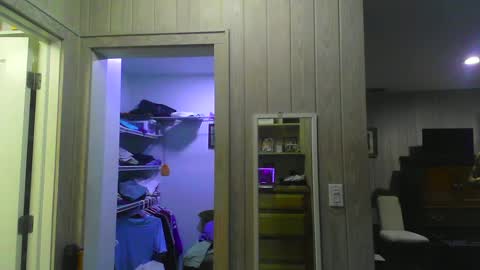 chuck354139 online show from December 5, 2024, 2:22 pm