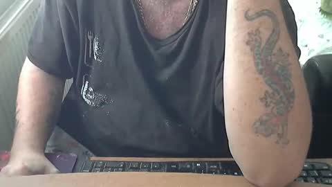 Snapshot of chunkisgreat chatting on November 18, 2025, 2:43 pm chunkisgreat online show from November 18, 2025, 2:43 pm