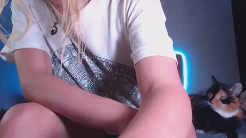 Snapshot of cicimom chatting on December 19, 2025, 4:30 am cicimom online show from December 19, 2025, 4:30 am