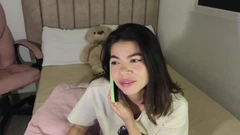 Mia online show from May 15, 2026, 4:52 am