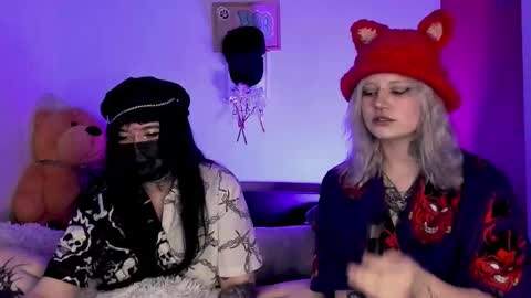 Snapshot of cigaretteduringsex chatting on September 19, 2025, 1:56 pm Helen and Teya online show from September 19, 2025, 1:56 pm