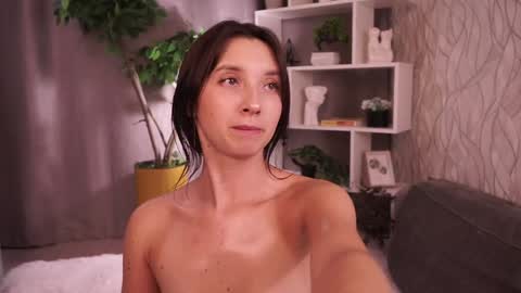   L  online show from September 26, 2025, 8:57 pm