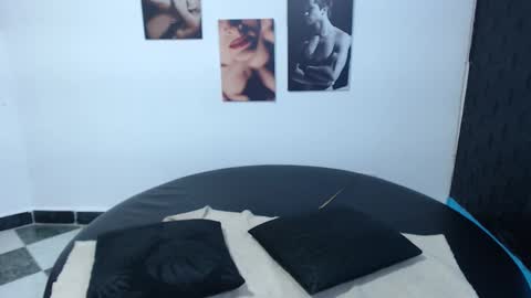 Cinthya online show from October 28, 2025, 3:47 pm