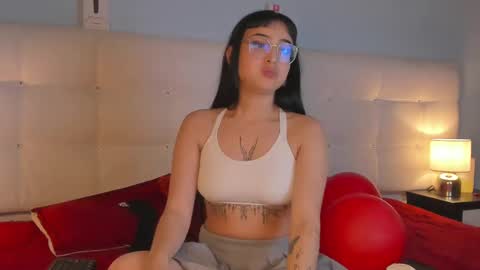 Snapshot of cintya_kors chatting on March 10, 2025, 10:45 pm Cintya online show from March 10, 2025, 10:45 pm