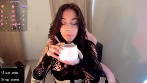 Snapshot of circe_l chatting on October 23, 2025, 9:57 pm Paulina online show from October 23, 2025, 9:57 pm