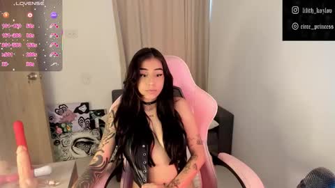 Snapshot of circe_l chatting on November 7, 2025, 9:48 pm Paulina online show from November 7, 2025, 9:48 pm