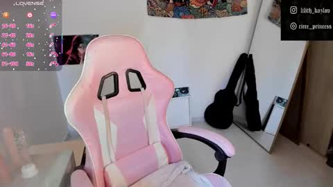 Snapshot of circe_l chatting on November 24, 2025, 9:47 pm Paulina online show from November 24, 2025, 9:47 pm