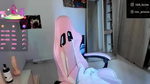 Snapshot of circe_l chatting on December 13, 2025, 8:58 pm Paulina online show from December 13, 2025, 8:58 pm