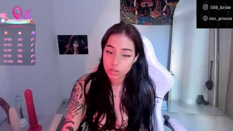 Snapshot of circe_l chatting on December 22, 2025, 9:34 pm Paulina online show from December 22, 2025, 9:34 pm