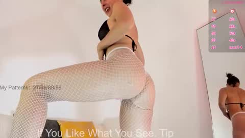 Snapshot of circejuno1 chatting on October 21, 2025, 12:22 am Carol online show from October 21, 2025, 12:22 am