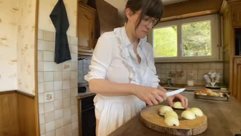 Snapshot of claire_moulin chatting on April 24, 2026, 12:07 pm Claire Moulin online show from April 24, 2026, 12:07 pm