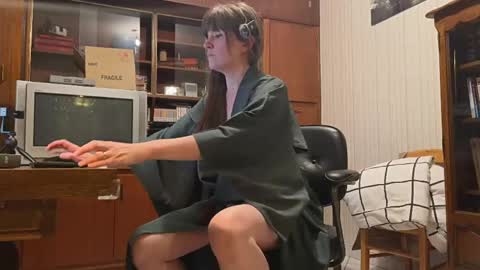 Snapshot of claire_moulin chatting on May 27, 2026, 9:12 pm Claire Moulin online show from May 27, 2026, 9:12 pm