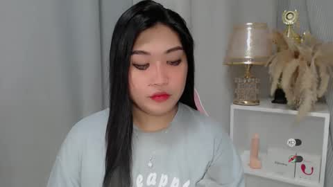 CLAIRE online show from May 17, 2026, 4:43 am