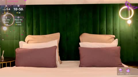 Snapshot of clairemathis chatting on January 14, 2026, 12:22 pm Claire online show from January 14, 2026, 12:22 pm