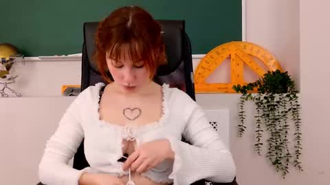 Snapshot of clairemathis chatting on January 18, 2026, 3:16 pm Claire online show from January 18, 2026, 3:16 pm