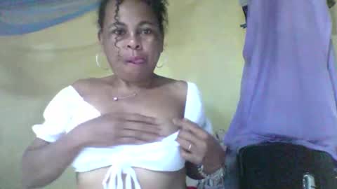 Snapshot of clairette9794 chatting on June 7, 2026, 3:21 am clairette9794 online show from June 7, 2026, 3:21 am