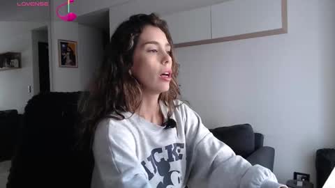 clairevarhol online show from October 8, 2025, 10:13 am