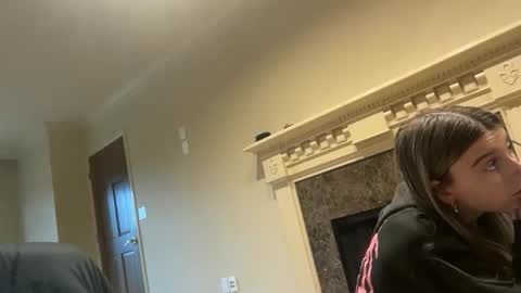 clairewalkerrr online show from December 4, 2025, 6:16 pm