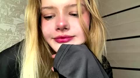 Snapshot of clairoley chatting on May 15, 2026, 4:58 pm Malin online show from May 15, 2026, 4:58 pm
