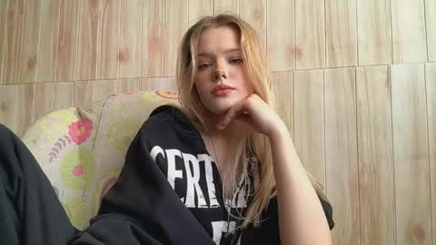 Snapshot of clairoley chatting on May 21, 2026, 12:12 pm Malin online show from May 21, 2026, 12:12 pm