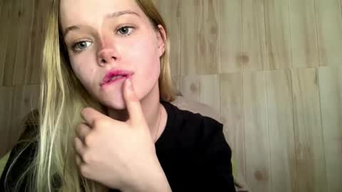 Snapshot of clairoley chatting on May 25, 2026, 4:02 pm Malin online show from May 25, 2026, 4:02 pm