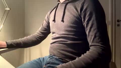 Snapshot of clamshive7 chatting on October 25, 2025, 5:19 pm clamshive7 online show from October 25, 2025, 5:19 pm