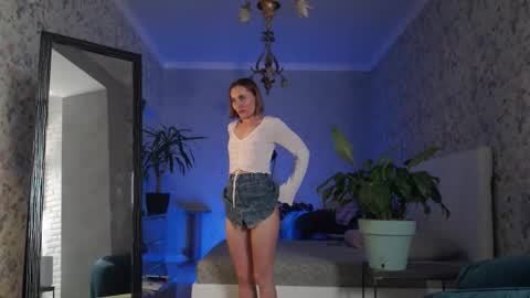 Snapshot of clara_bendover chatting on October 25, 2025, 5:19 pm Clara online show from October 25, 2025, 5:19 pm